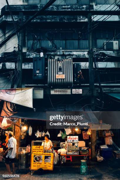 cooking food in the street chinatown bangkok thailand - chef market stock pictures, royalty-free photos & images