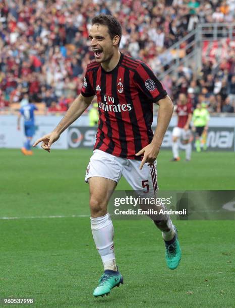 Giacomo Bonaventura of AC Milan celebrates his goal during the serie A match between AC Milan and ACF Fiorentina at Stadio Giuseppe Meazza on May 20,...