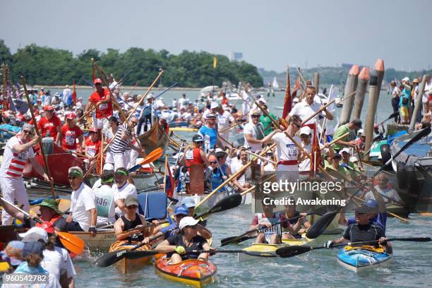 The participants in the Vogalonga form a traffic jam on May 20, 2018 in Venice, Italy. The 32 km cuorse goes around the lagoon and arrives in the...