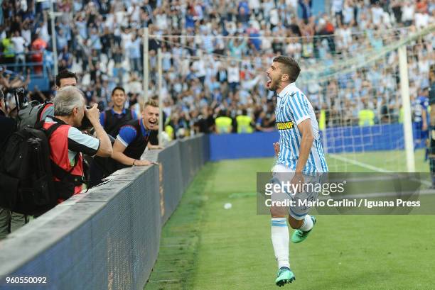 Alberto Paloschi of Spal celebrates after scoring his team's fourth goal during the serie A match between Spal and UC Sampdoria at Stadio Paolo Mazza...