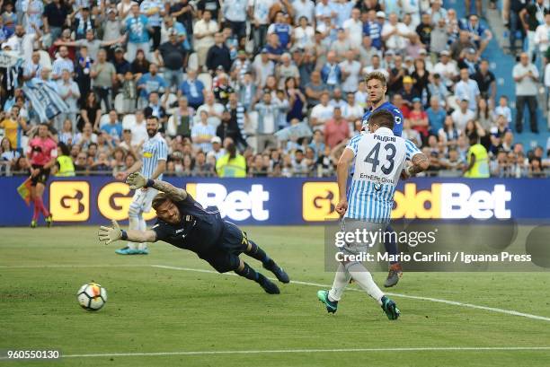 Alberto Paloschi of Spal scores his team's fourth goal during the serie A match between Spal and UC Sampdoria at Stadio Paolo Mazza on May 20, 2018...