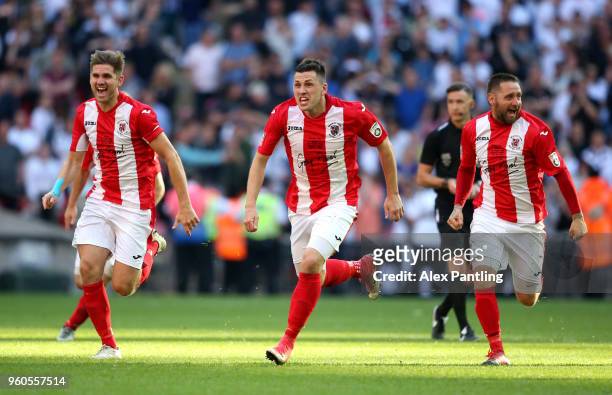 Brackley celebrate victory following the Buildbase FA Trophy Final between Brackley Town and Bromley FC at Wembley Stadium on May 20, 2018 in London,...