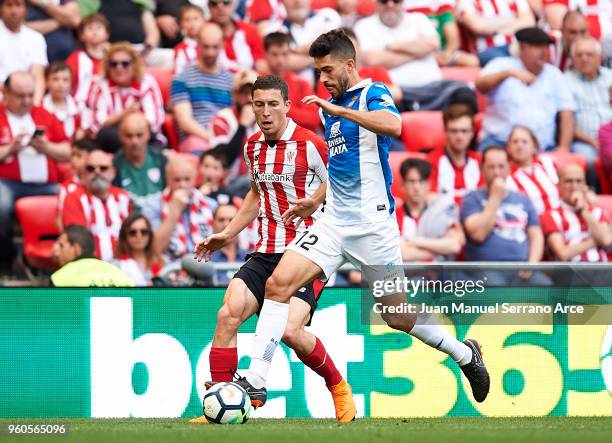 Oscar De Marcos of Athletic Club competes for the ball with Didac Vila Rossello of RCD Espanyol during the La Liga match between Athletic Club and...