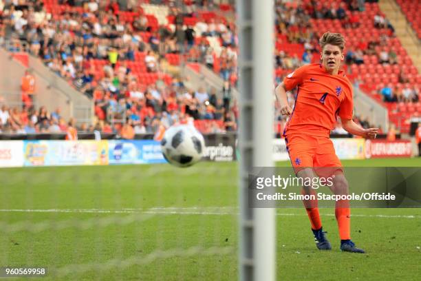 Ramon Hendriks of Netherlands scores the winning penalty in the shoot-out during the UEFA European Under-17 Championship Final match between Italy...
