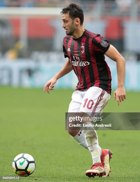 Hakan Calhanoglu of AC Milan in action during the serie A match between AC Milan and ACF Fiorentina at Stadio Giuseppe Meazza on May 20, 2018 in...