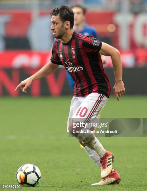 Hakan Calhanoglu of AC Milan in action during the serie A match between AC Milan and ACF Fiorentina at Stadio Giuseppe Meazza on May 20, 2018 in...