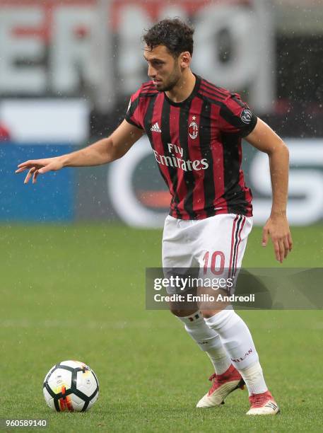 Hakan Calhanoglu of AC Milan in action during the serie A match between AC Milan and ACF Fiorentina at Stadio Giuseppe Meazza on May 20, 2018 in...