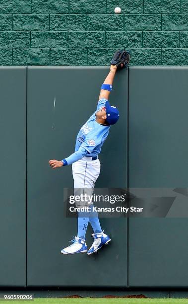 Kansas City Royals center fielder Jon Jay couldn't reach a two-run home run ball hit by New York Yankees' Tyler Austin in the fifth inning on Sunday,...