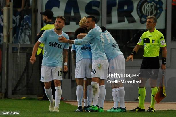 Felipe Anderson of SS Lazio celebrates a second goal with team mates during the serie A match between SS Lazio and FC Internazionale at Stadio...