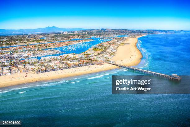 aerial newport beach kalifornien - newport beach stock-fotos und bilder