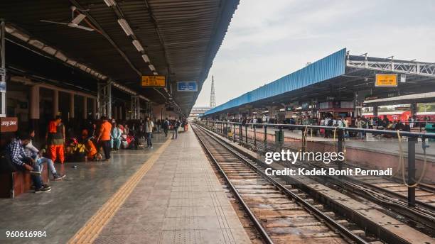 jaipur train station - mumbai railway station stock pictures, royalty-free photos & images