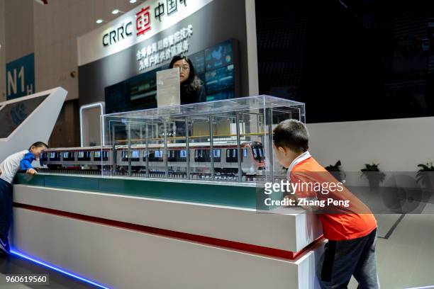On the 2nd World Intelligence Congress, which was held in Tianjin Meijiang Exhibition Center from May 16-18, kids are attracted by various rail...