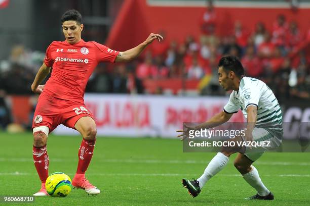 Pablo Barrientos of Toluca vies for the ball with Jose Vazquez of Santos during their Mexican Clausura 2018 tournament football semi final match at...