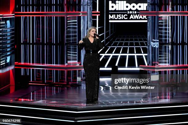 Host Kelly Clarkson performs onstage during the 2018 Billboard Music Awards at MGM Grand Garden Arena on May 20, 2018 in Las Vegas, Nevada.