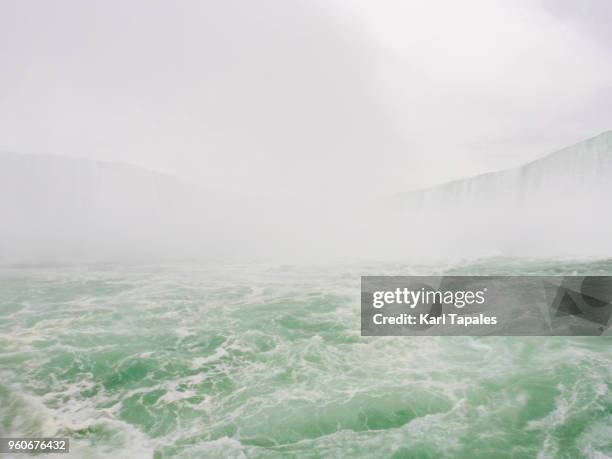 front view of niagara falls - bridal veil falls niagara stock pictures, royalty-free photos & images