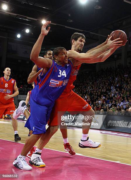 Chris Ensminger of Team Sued and Telekom Baskets Bonn and Jeff Gibbs of Team Nord and Eisbaeren Bremerhaven in action during the Beko Basketball...