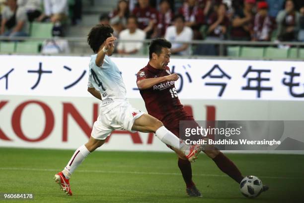 Kazuma Watanabe of Vissel Kobe scores his side's fourth goal during the J.League J1 match between Vissel Kobe and Consadole Sapporo at Noevir Stadium...