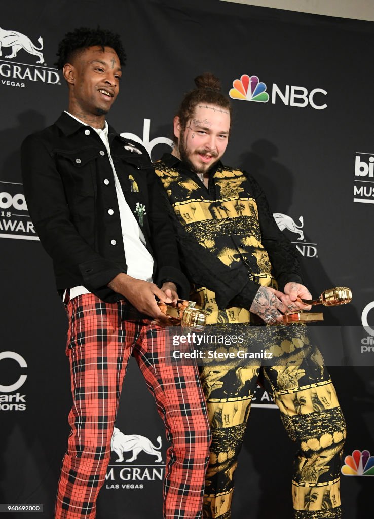 Recording artists 21 Savage and Post Malone, winners of the Top