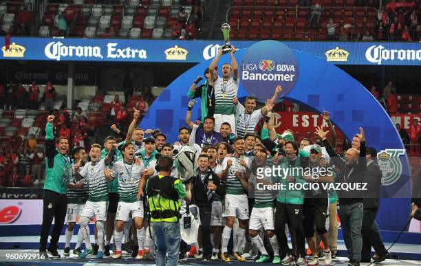 Santos players celebrate their triumph against Toluca in the Mexican Clausura 2018 tournament football final match at the Nemesio Diez stadium on May...