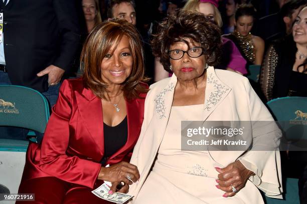 Rebbie Jackson and Katherine Jackson attend the 2018 Billboard Music Awards at MGM Grand Garden Arena on May 20, 2018 in Las Vegas, Nevada.