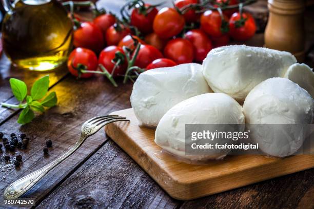 mozzarella - freshness foto e immagini stock