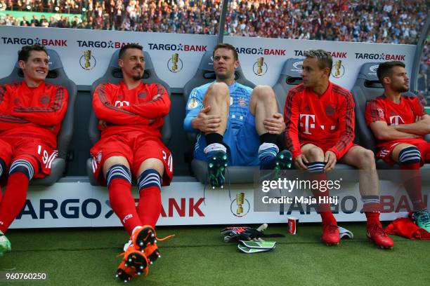 Sebastian Rudy of FC Bayern Muenchen , Sandro Wagner, Manuel Neuer and Rafinha and Juan Bernat sit on the bank prior the DFB Cup final between Bayern...