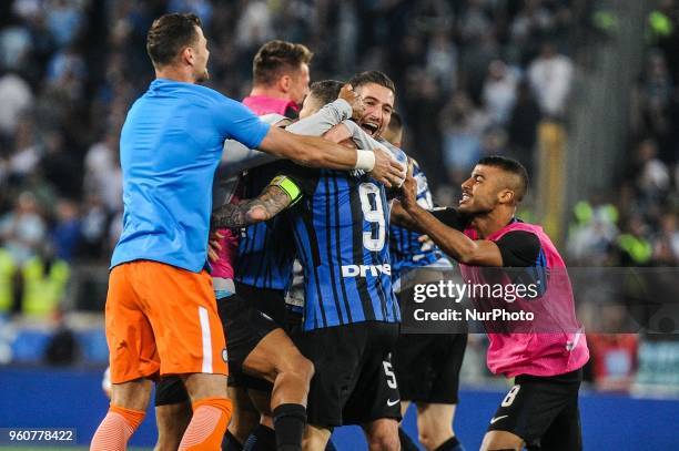 Inter team celebrate during serie A between SS Lazio v FC Internazionale in Rome, on May 20, 2018.