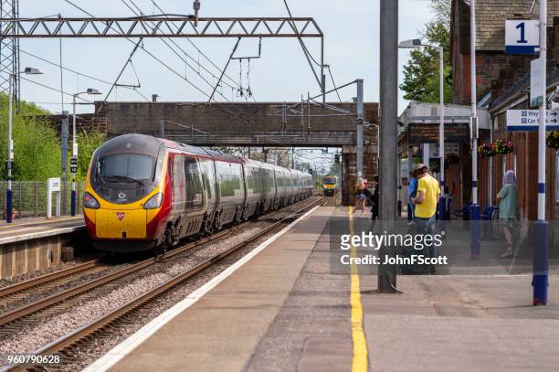 train at station - johnfscott stock pictures, royalty-free photos & images
