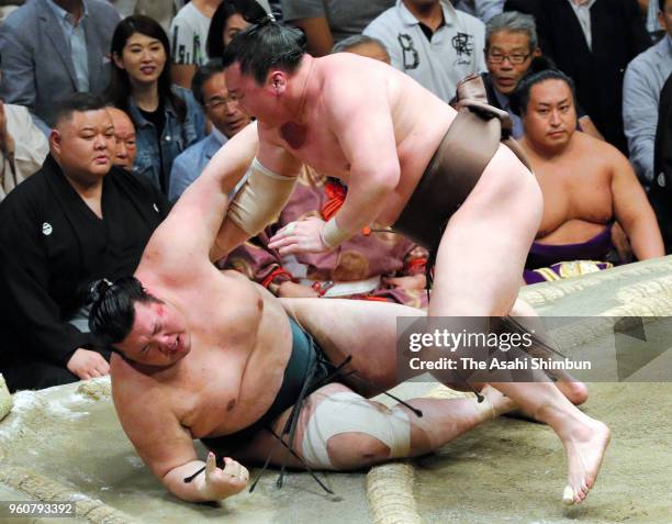 Mongolian yokozuna Hakuho throws Yutakayama to win on day eight of the Grand Sumo Summer Tournament at Ryogoku Kokugikan on May 20, 2018 in Tokyo,...