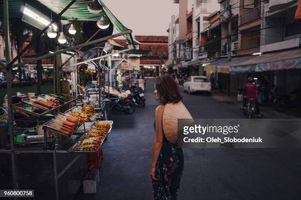 woman walking on night market in vietnam - vietnam imagens e fotografias de stock