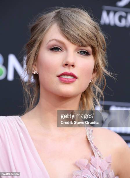 Taylor Swift arrives at the 2018 Billboard Music Awards at MGM Grand Garden Arena on May 20, 2018 in Las Vegas, Nevada.