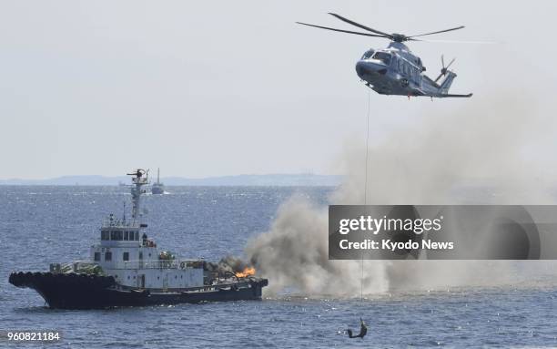 Photo taken May 20 shows a Japan Coast Guard maritime exercise in Tokyo Bay on May 20, 2018. ==Kyodo
