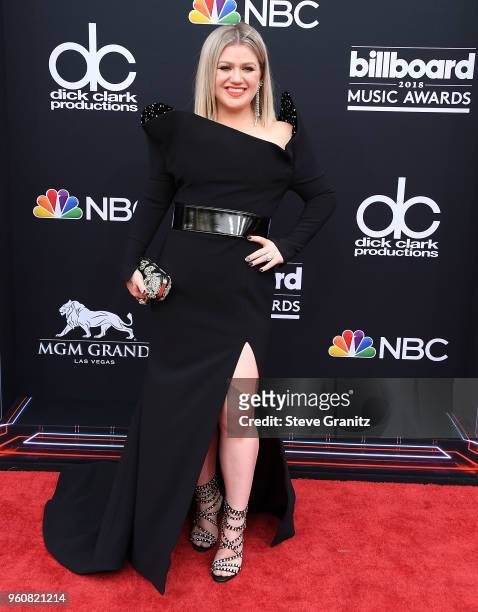 Kelly Clarkson arrives at the 2018 Billboard Music Awards at MGM Grand Garden Arena on May 20, 2018 in Las Vegas, Nevada.
