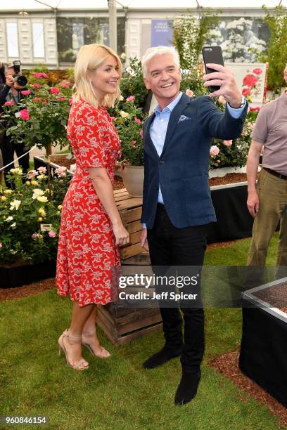 Presenters Phillip Schofield and Holly Willoughby take a selfie as they attend the Chelsea Flower Show 2018 on May 21, 2018 in London, England.