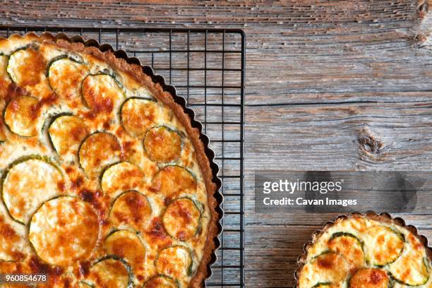 overhead view of pie in tray on cooling rack - mushroom pie stock pictures, royalty-free photos & images