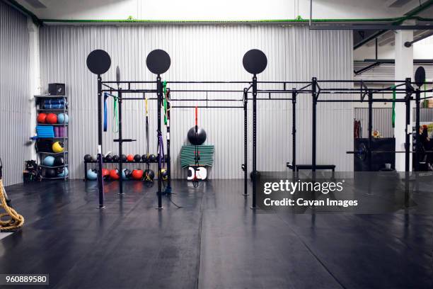 exercise equipment in health club - fitness center wall stock pictures, royalty-free photos & images