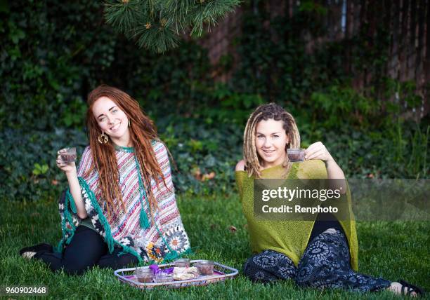 women drinking cacao drinks raw chocolate super food - theobroma imagens e fotografias de stock