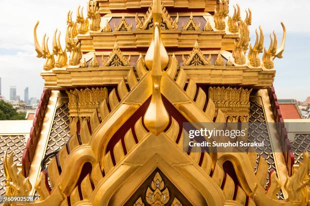 details on the gable and spire of loha prasat - sunphol foto e immagini stock