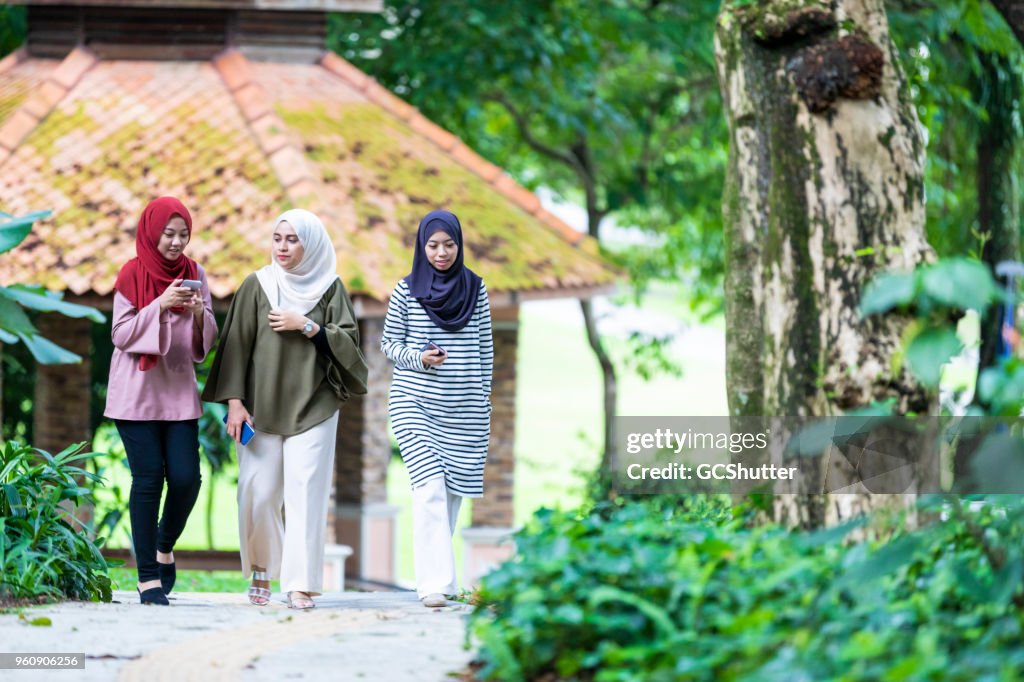 Moderne Hijabi Mädchen in Malaysia