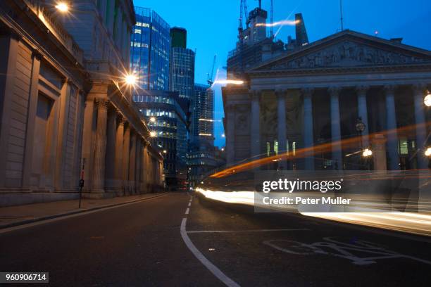 london traffic at night - rat race engelse uitdrukking stockfoto's en -beelden