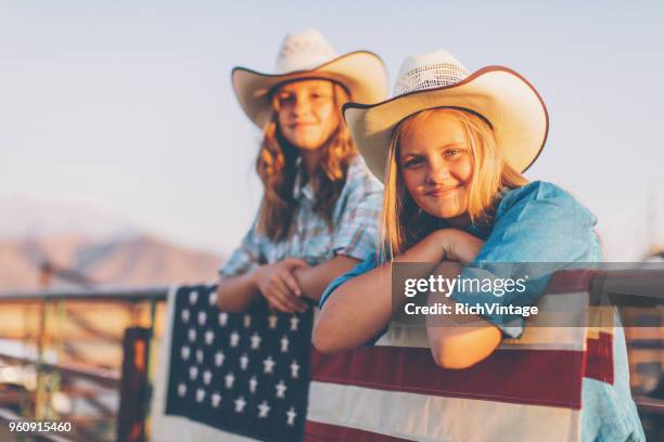 young american cowgirls portrait - chapéu de cowboy imagens e fotografias de stock