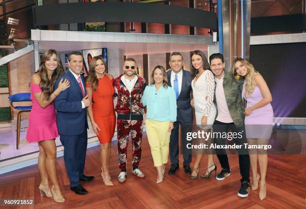 Erika Csiszer, Marco Antonio Regil, Rashel Diaz, Nacho, Adamari Lopez, Hector Sandarti, Zuleyka Rivera, Chef James and Janice Bencosme on the new set...