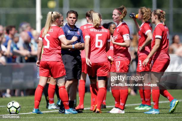 Kika van Es of FC Twente Women, coach Tommy Stroot of FC Twente Women, Cheyenne van den Goorbergh of FC Twente Women, Ellen Jansen of FC Twente Women...