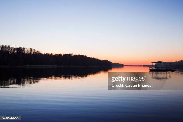 scenic view of lake against clear sky at sunset - springfield missouri stockfoto's en -beelden