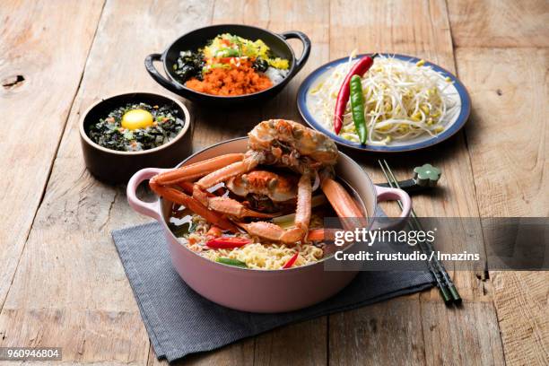 ramen noodles with red crab - chilli crab stock pictures, royalty-free photos & images
