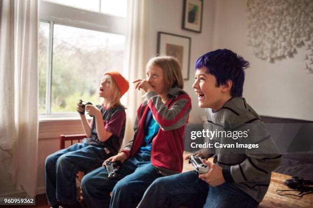 Tweens Gaming Photos and Premium High Res Pictures - Getty Images