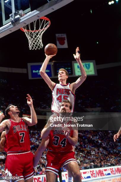 Shawn Bradley of the New Jersey Nets shoots the ball against the Chicago Bulls on April 11, 1996 at Brendan Byrne Arena in East Rutherford, New...