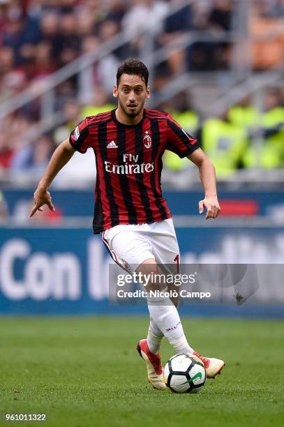 Hakan Calhanoglu of AC Milan in action during the Serie A football match between AC Milan and ACF Fiorentina. AC Milan won 5-1 over ACF Fiorentina.