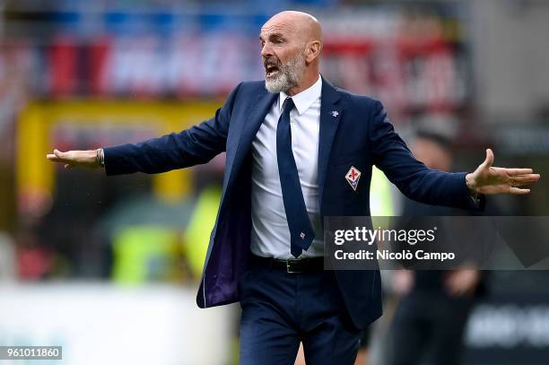 Stefano Pioli, head coach of ACF Fiorentina, gestures during the Serie A football match between AC Milan and ACF Fiorentina. AC Milan won 5-1 over...