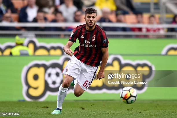 Patrick Cutrone of AC Milan in action during the Serie A football match between AC Milan and ACF Fiorentina. AC Milan won 5-1 over ACF Fiorentina.